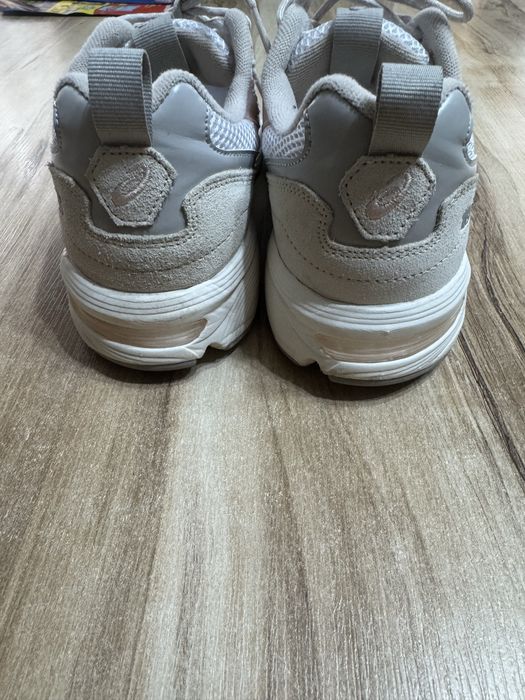 Маратонки asics 39 номер , 24,5см стелка