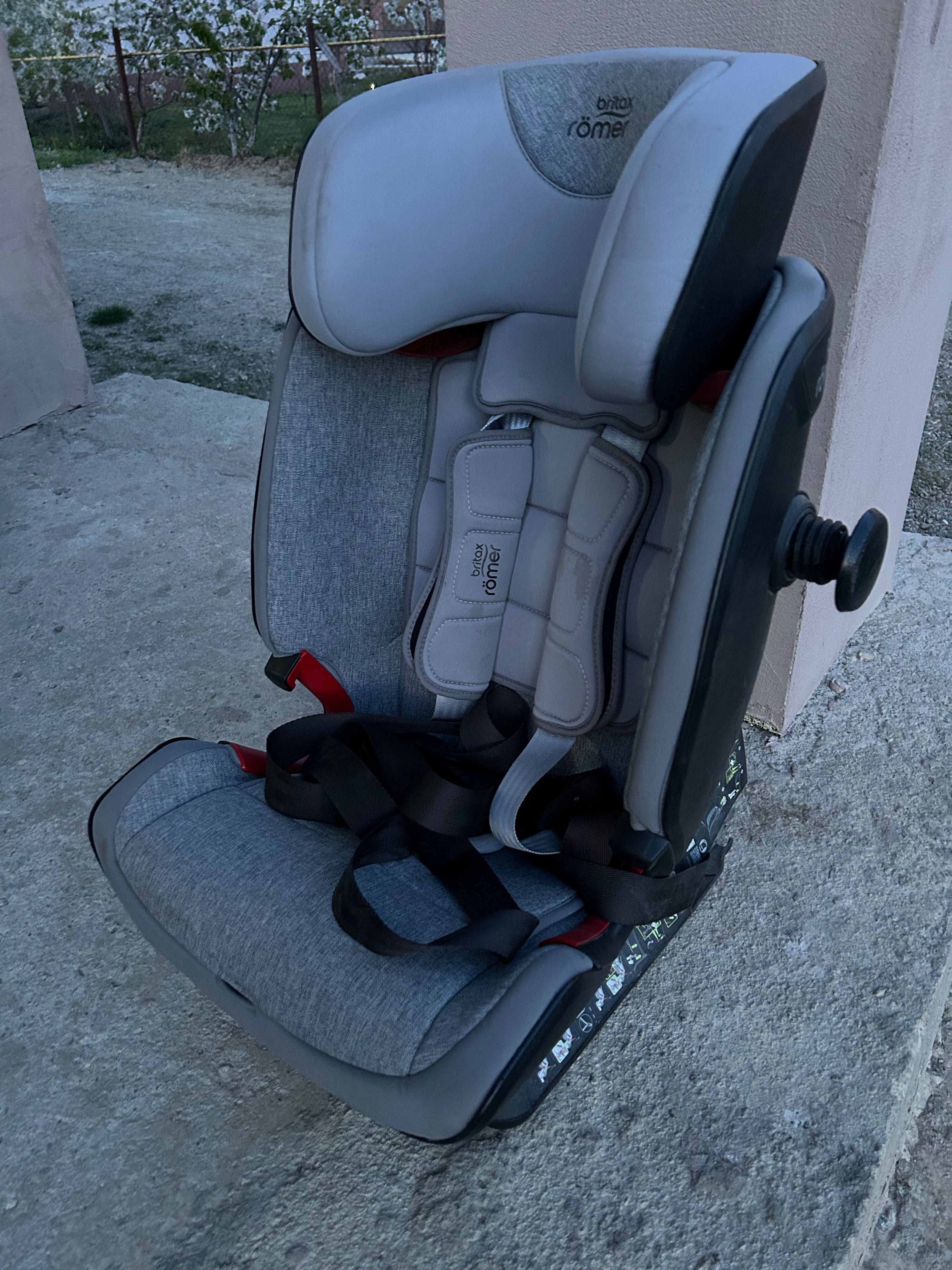 Scaun auto Advansafix IV R isofix 9-36kg