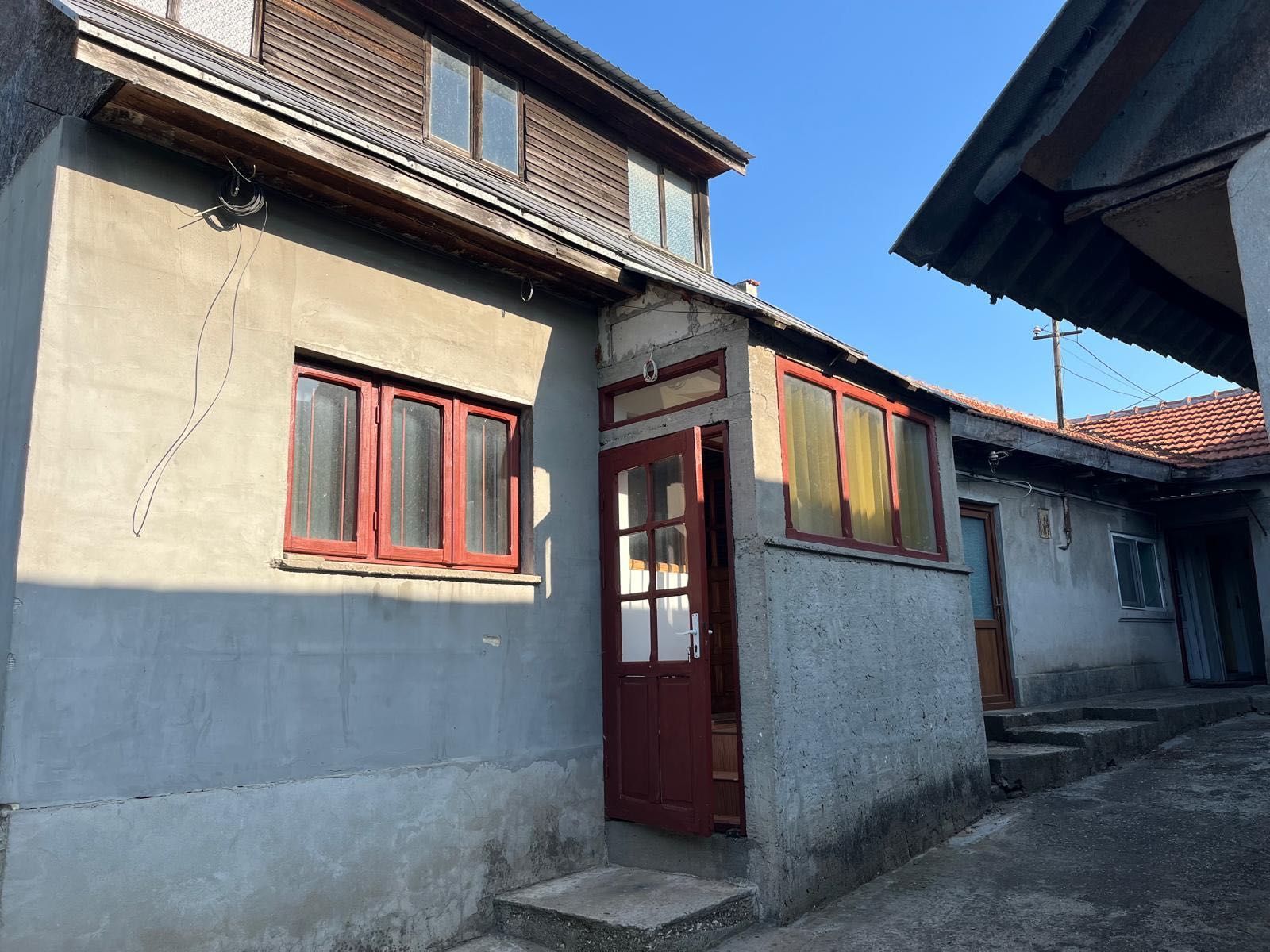 Casa bătrânească , la mare, cu teren de 800mp