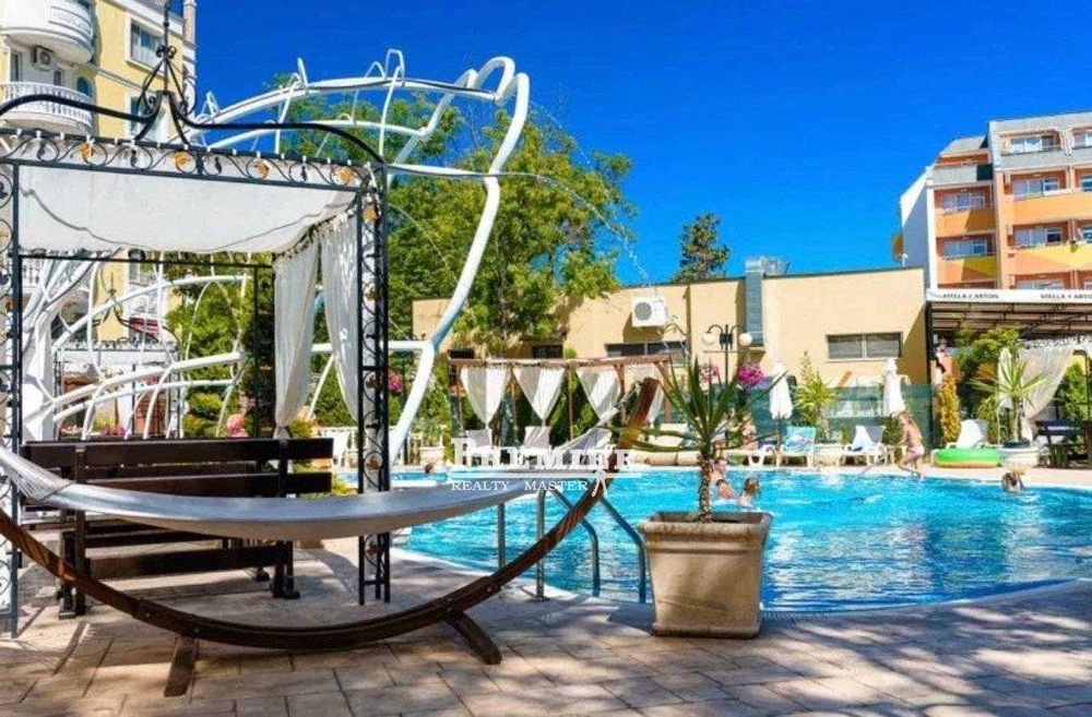 Продава се Двустаен апартамент в к.к. Слънчев бряг - 64 кв.м за 877 €/кв.м - Снимка #1