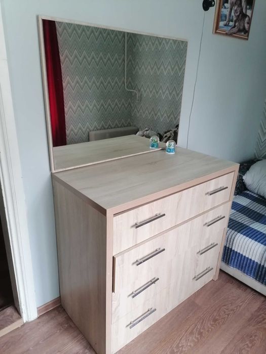 Комод с зеркалом