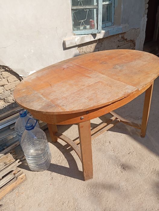 Думалок стол сотилади