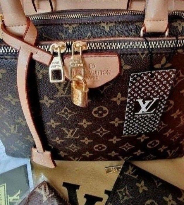 Set 3 articole LV,model office,curea detasabila umăr, saculet, etichet