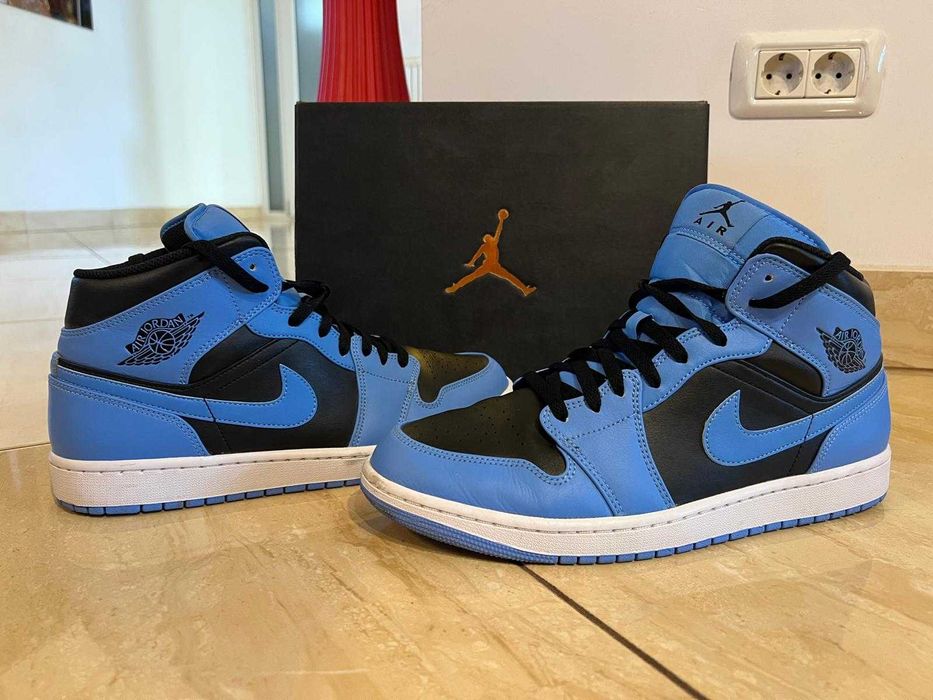 Air Jordan 1 Mid University Blue
