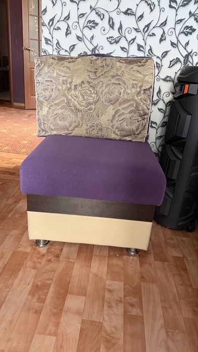 Диван (диван, пувик и средний диван )