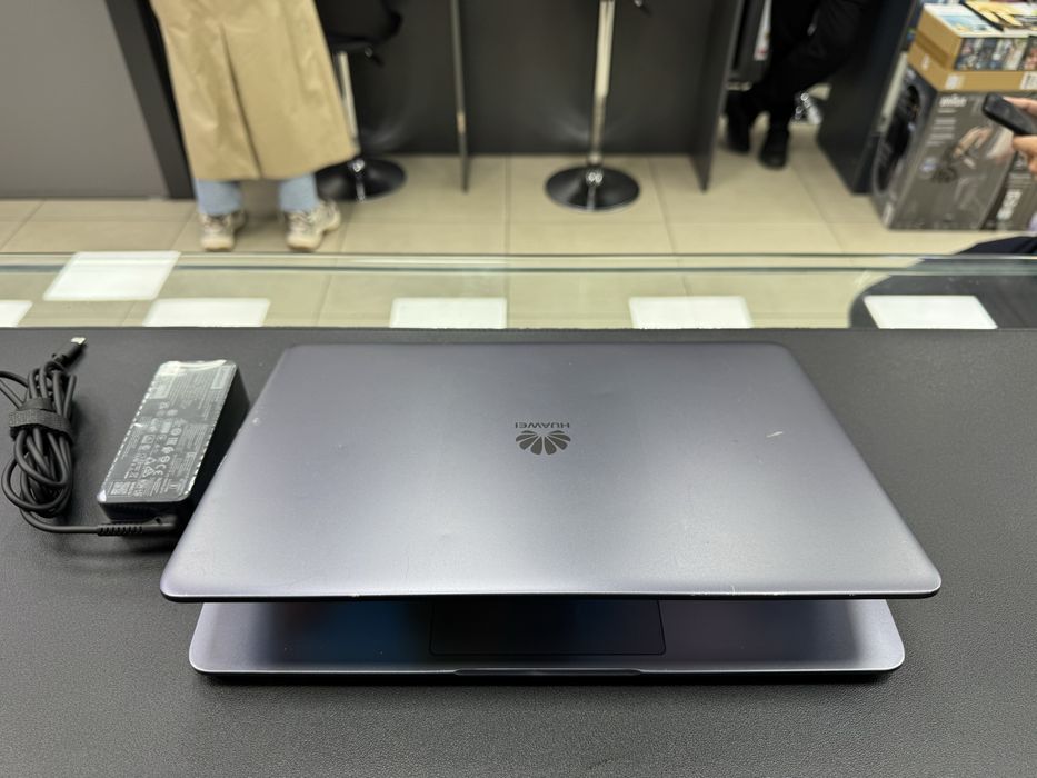 Huawei Laptop Metalik Ryzen 5 2500U Ozu-8 Ssd-512 iPS Padsvetka bor