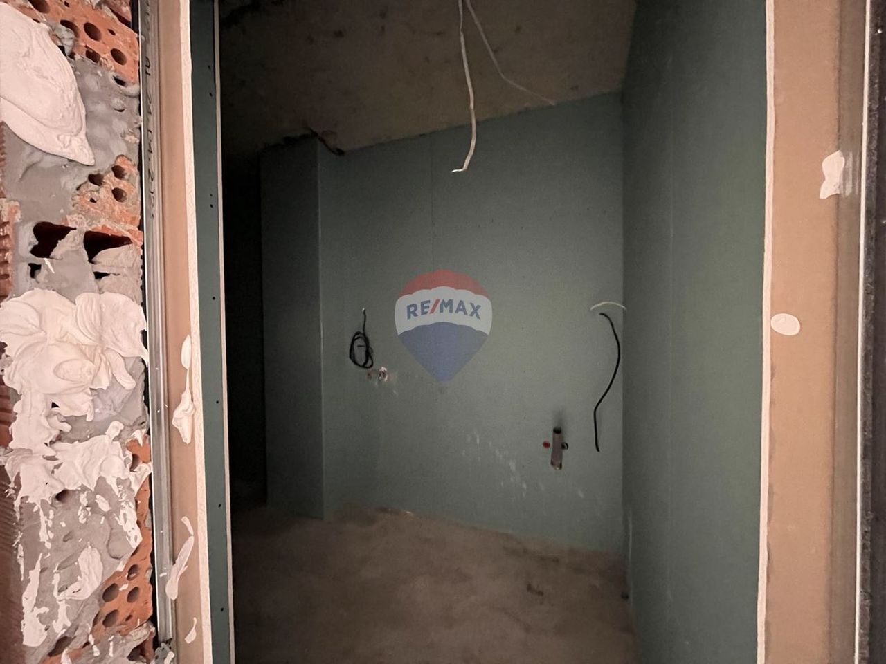 Продава се Тристаен апартамент в Балчик - 214 кв.м за 727 €/кв.м - Снимка #12
