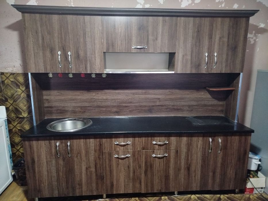 Oshxona shkafi sotiladi