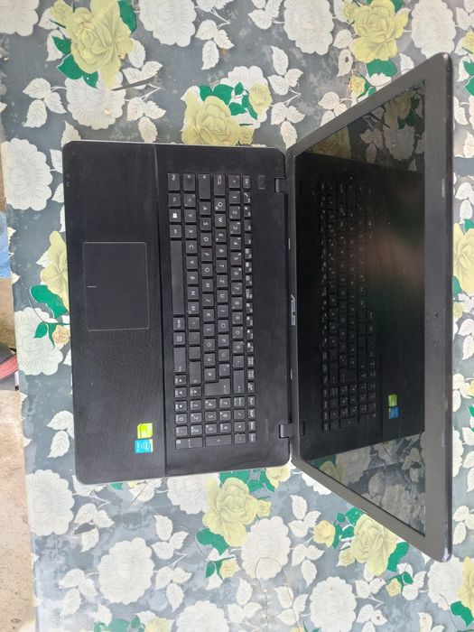 Laptop Asus i5 /17"