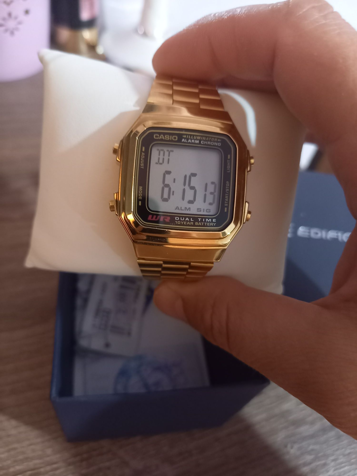 Продаетсья Часы  Casio