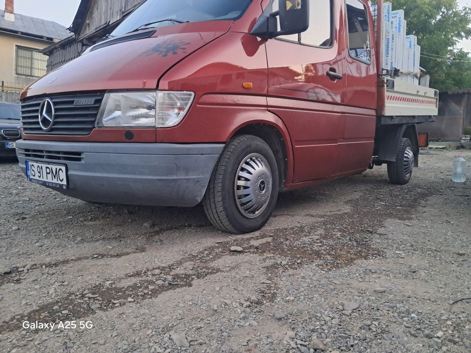 Vând  sprinter 208d