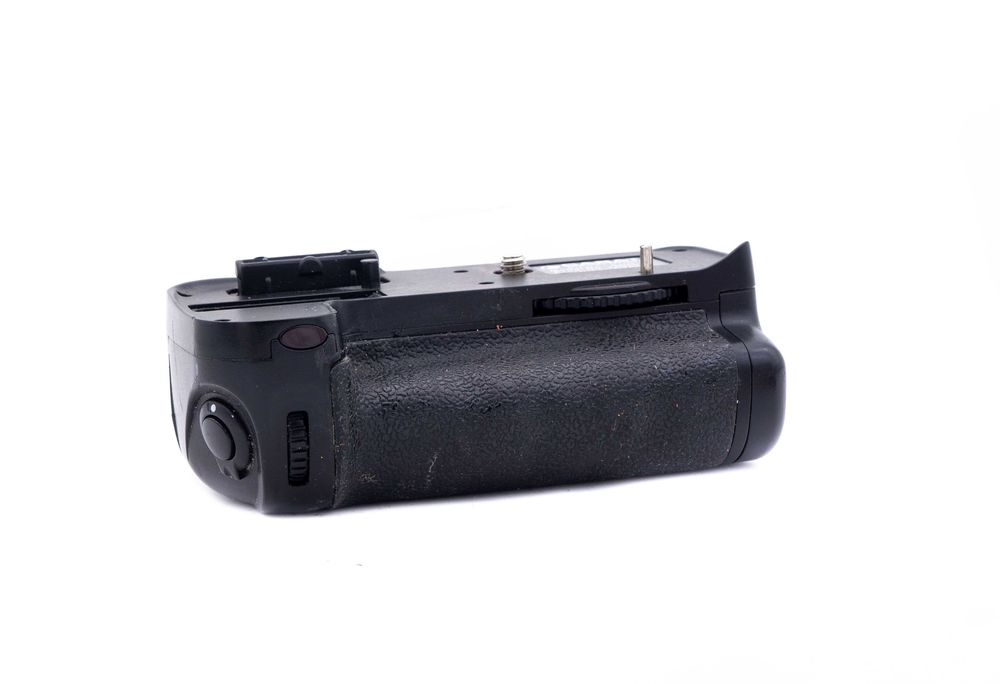 Grip Carat CHG 10 pentru Nikon D7000