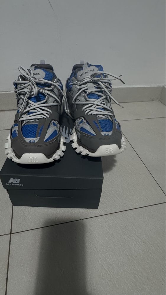 Vand Balenciaga Track