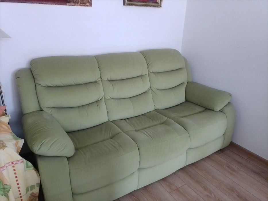 Canapea fixa culoare verde. Aproape noua.
