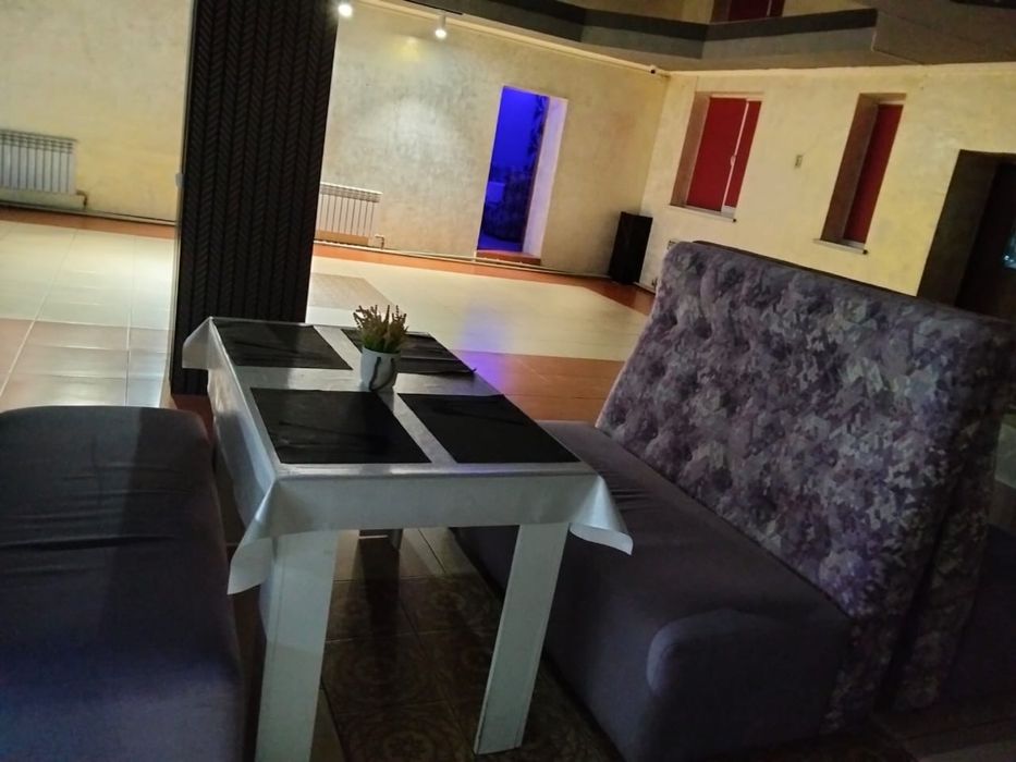 Продается диван и стол