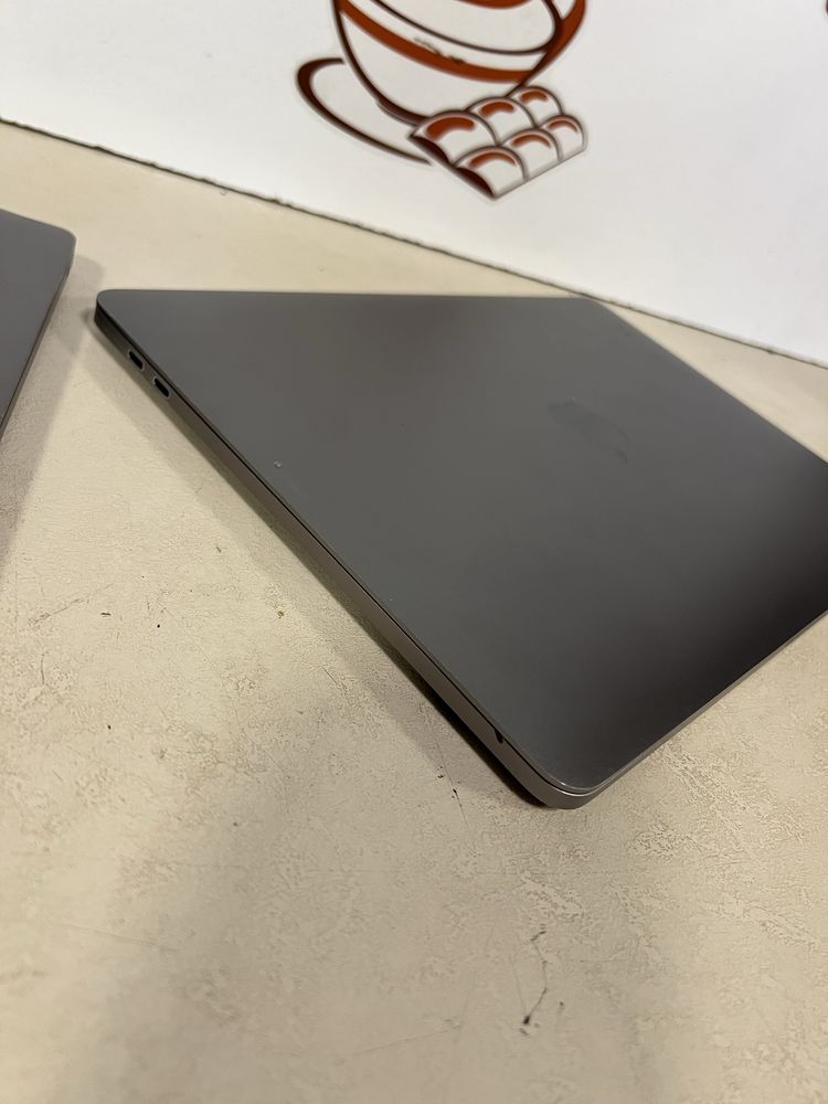 Macbook pro A1708 2бр за части или ремонт