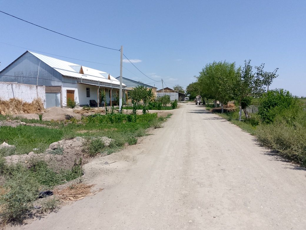 700кв ховли жой сотилади