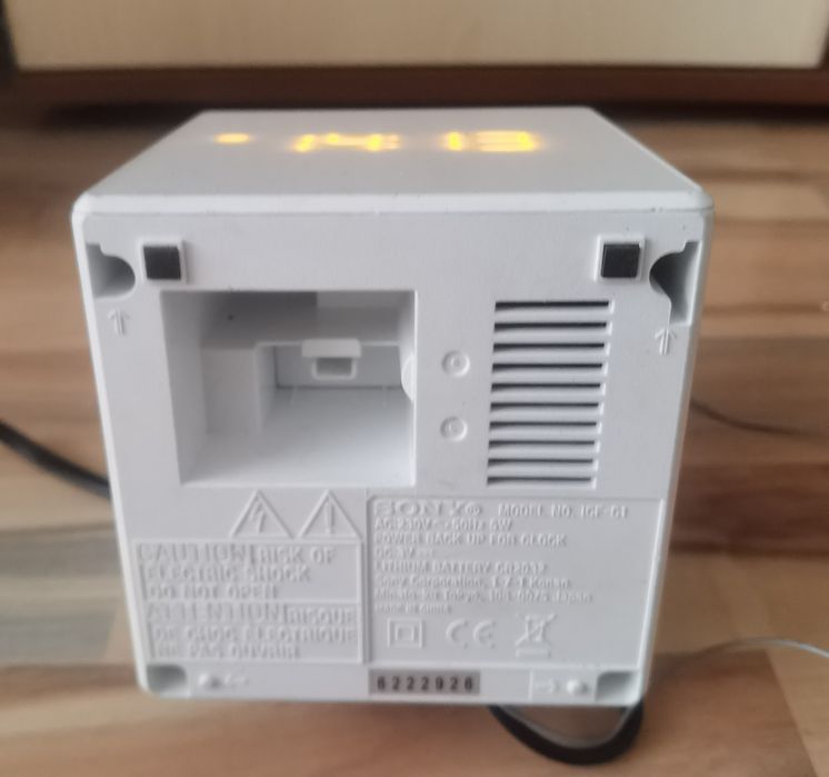 Boxa radio cu ceas Sony ICF C1