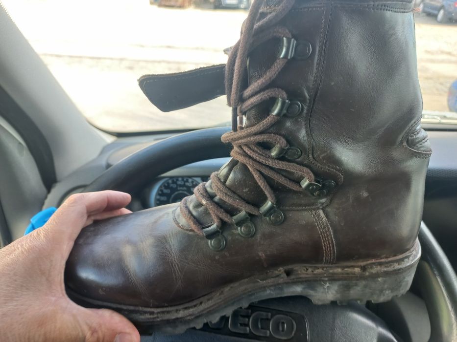 Vând haine militare