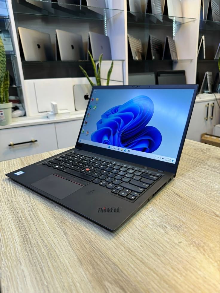 Ноутбук Lenovo в наличии, складская цена + бесплатная доставка