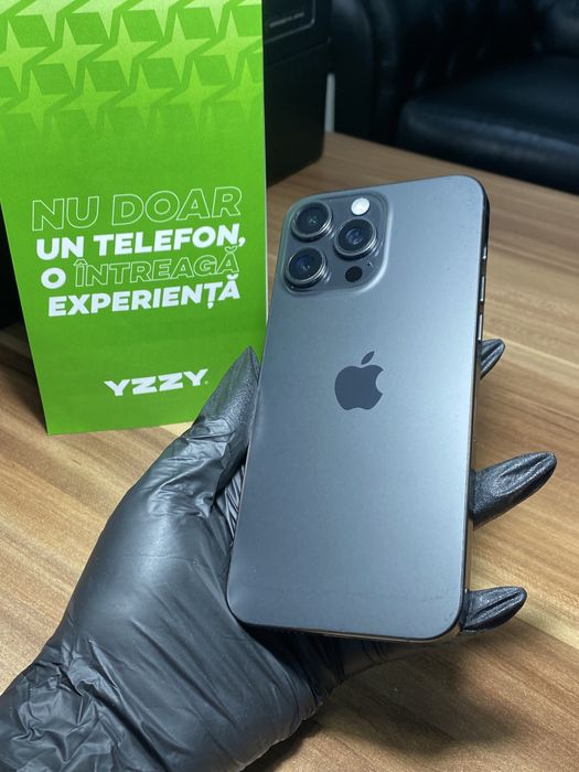 iPhone 15 Pro Max / 256 GB / Sănătate baterie 90% / Foarte bun