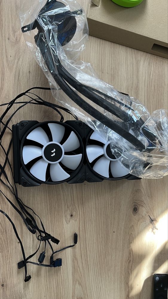 Fractal Lumen S24 RGB водно охлаждане