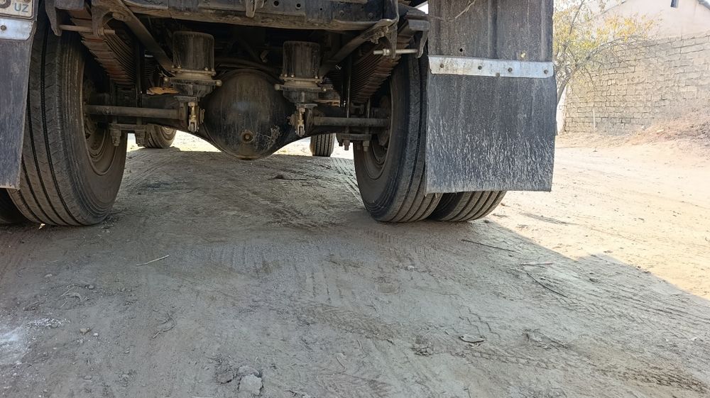 Zil samosval sotiladi