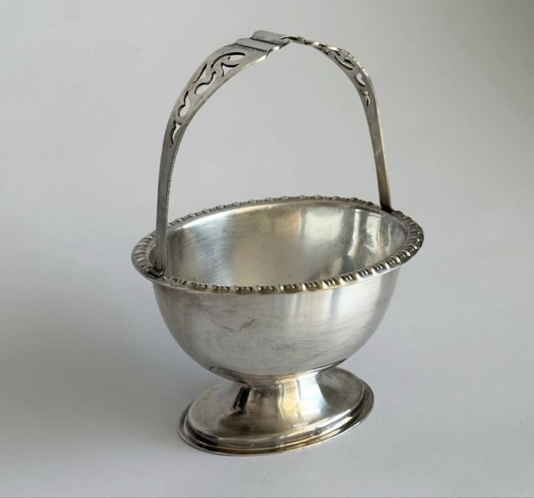 Посребрен съд за хайвер