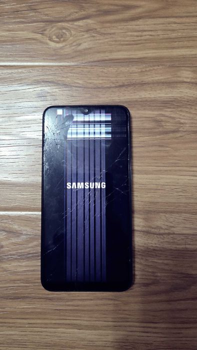 Samsung A10 display crapat