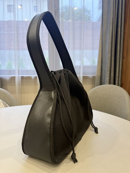 Дамска чанта ZARENA – черна, естествена кожа и текстил