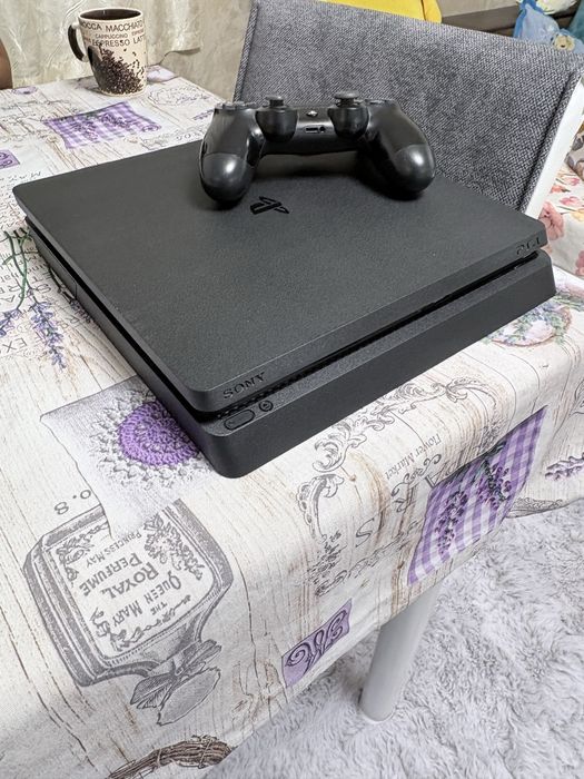 Ps4 slim + няколко игри