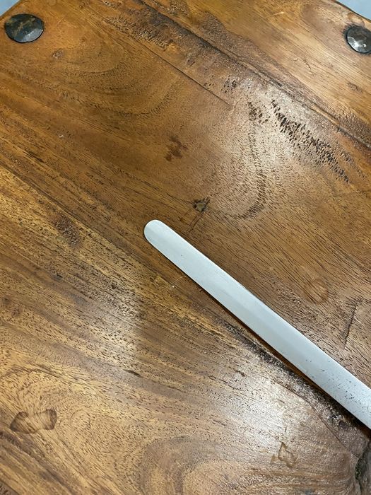 Стара френска сабя поставена на стойка от масивен месинг