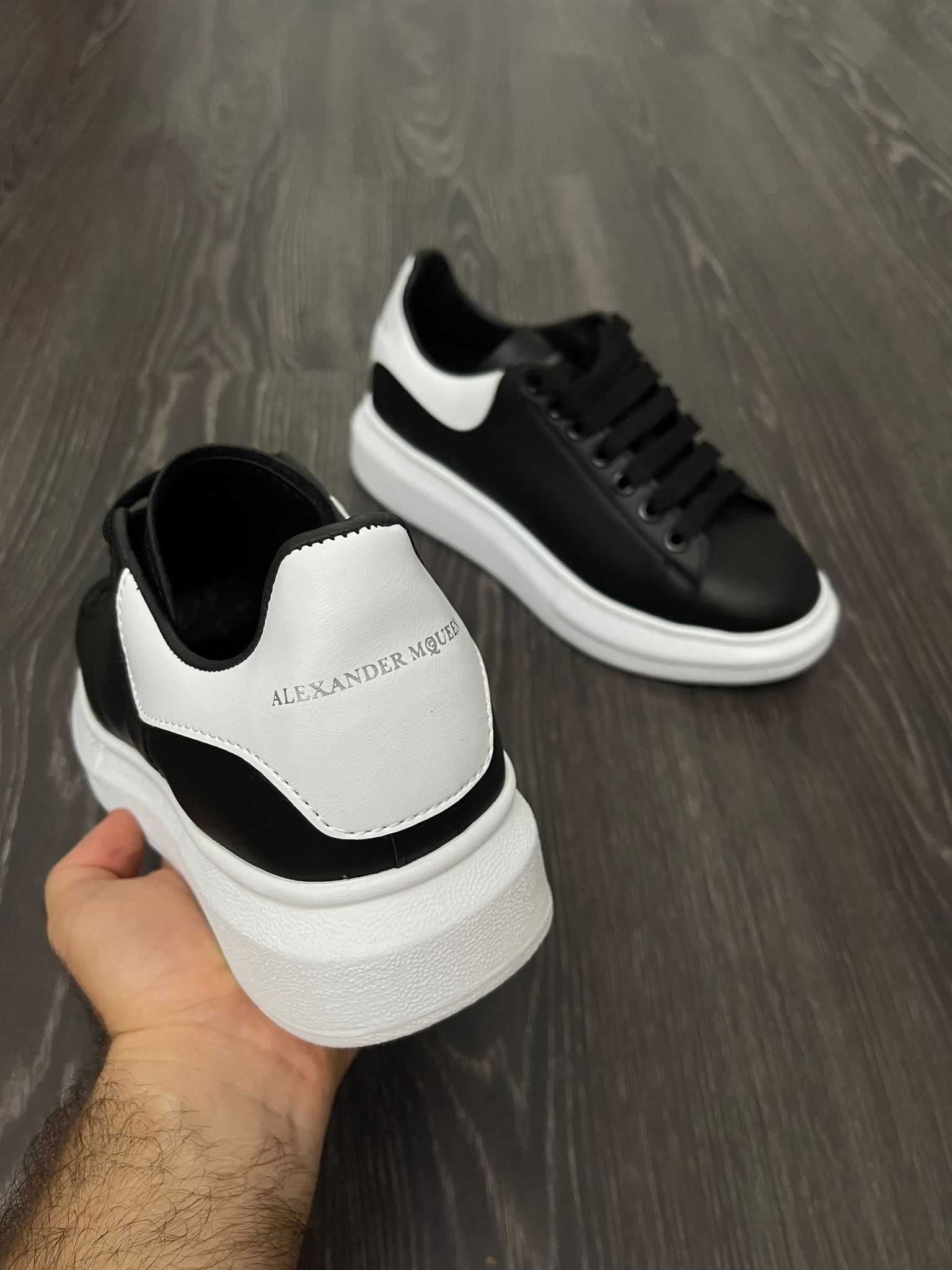 Alexander McQUEEN white&black