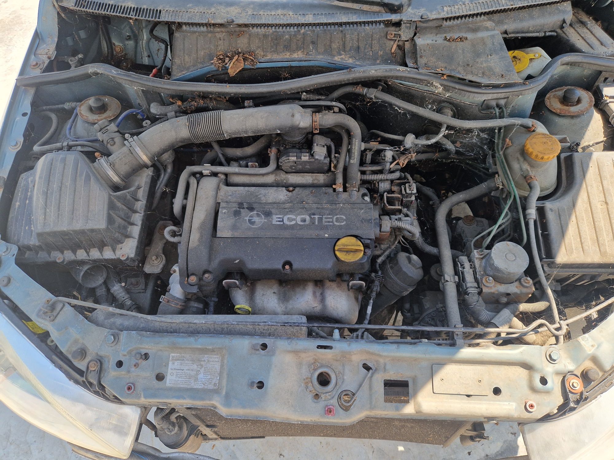 Opel Corsa C 1.4i (НА ЧАСТИ)