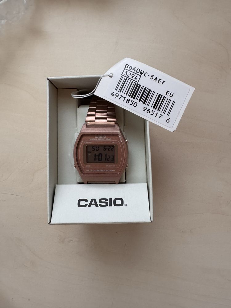 !НОВО!Часовник розово злато:Casio (Дамски)