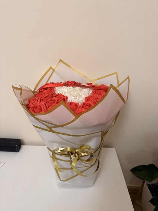 Aranjament trandafiri spuma