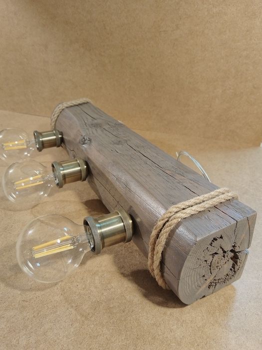 Decoratiune corp iluminat lemn masiv