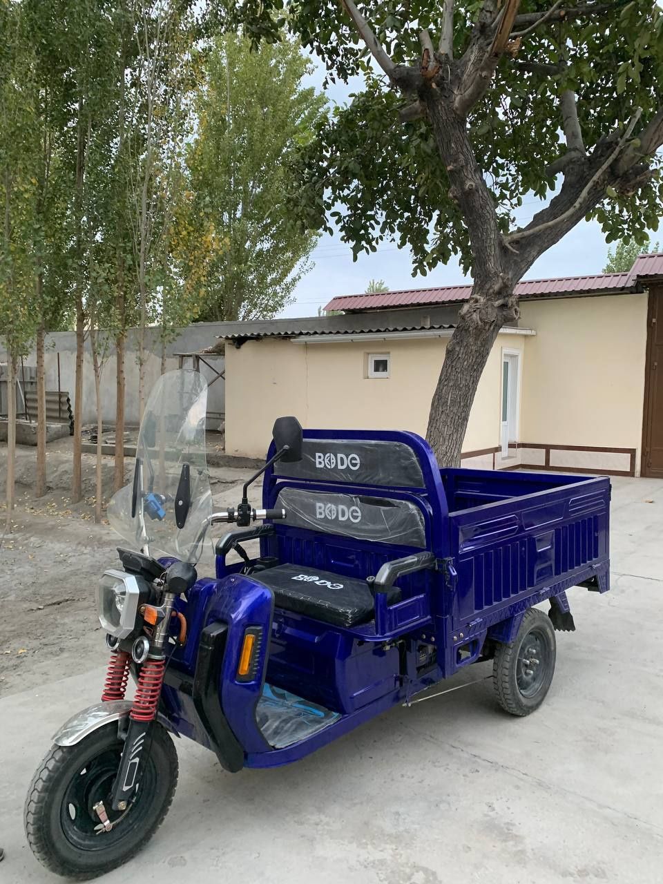 Skuter motorol sotiladi