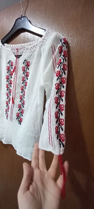 Port popular fetite 4 -5 ani