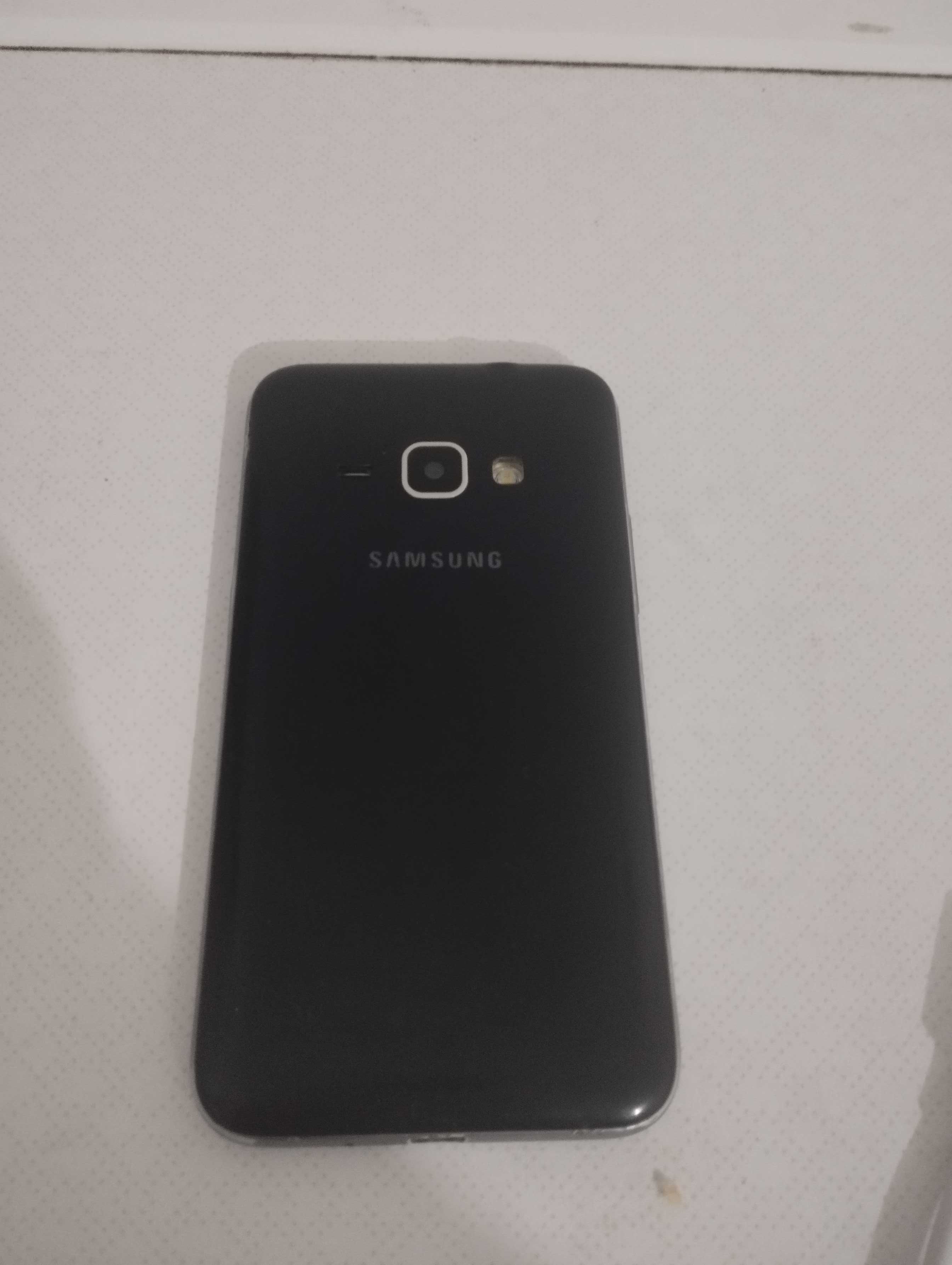 Samsung J1 черный