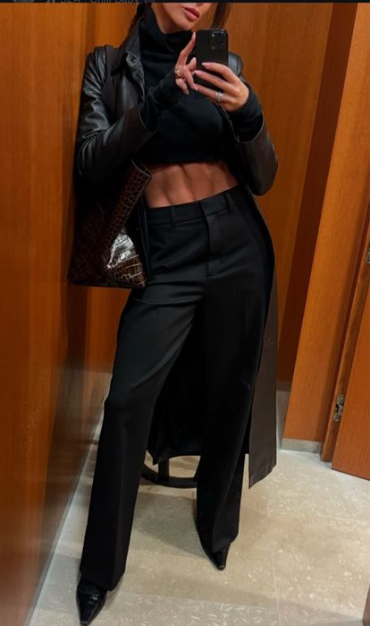 Pantaloni BOSS de la 1200 lei la 500 lei