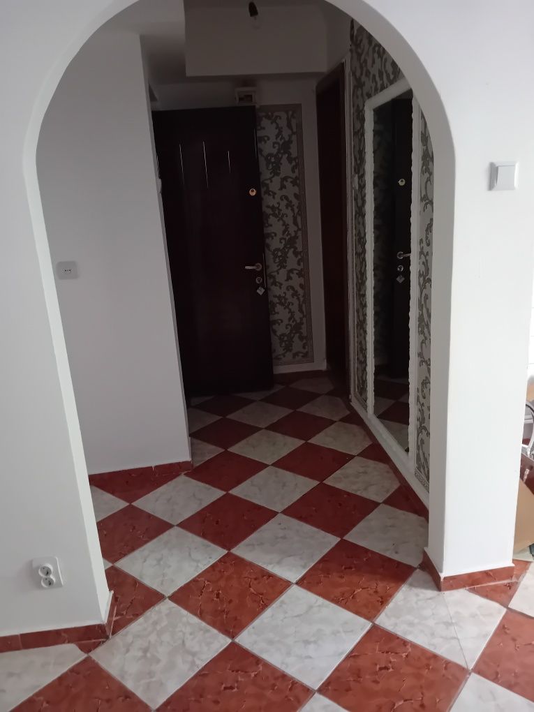Vând apartament în zona policlinica  orașul Giurgiu