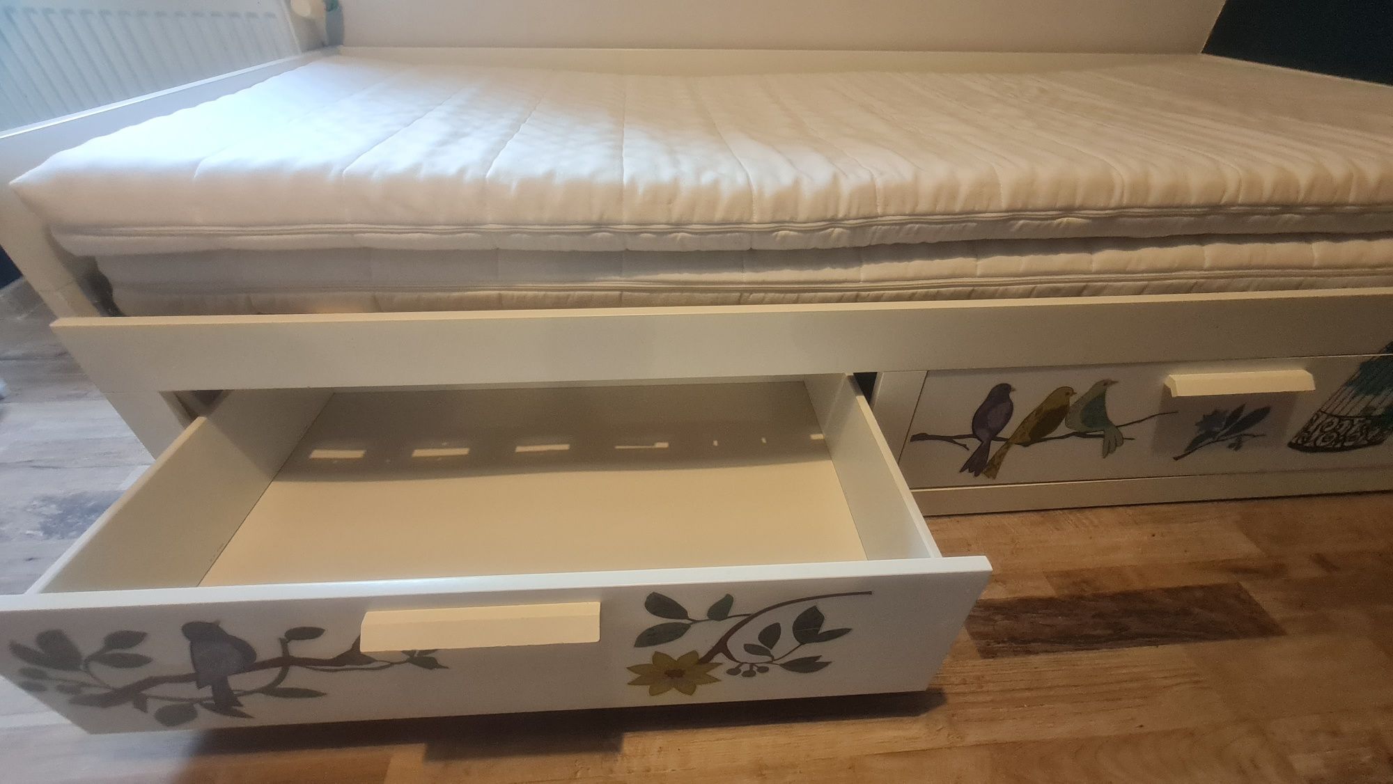 Mobila alba IKEA pentru dormitor copil/adolescent: pat, sifonier/dulap