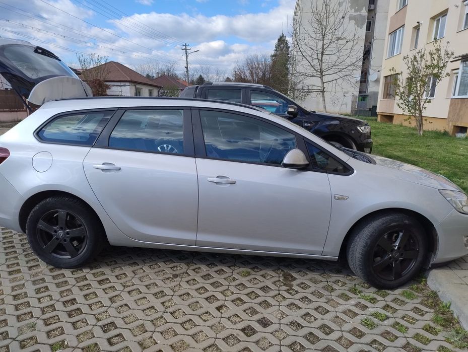 Vand  urgent Opel Astra Sports Tourer