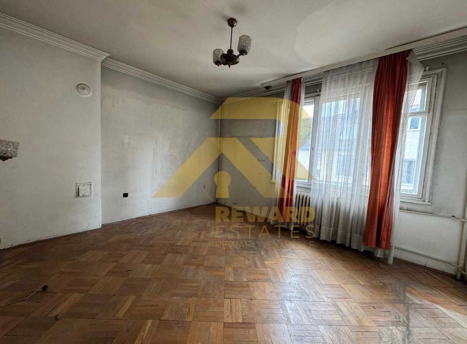 Продава се Тристаен апартамент в София, Център - 90 кв.м за 3150 €/кв.м - Снимка #1