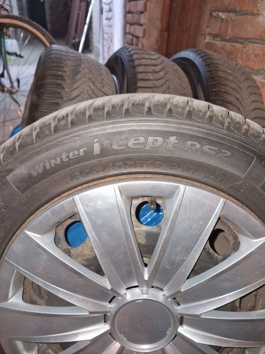 Зимни гуми Hankook 205-55-16 с железни джанти и тасове