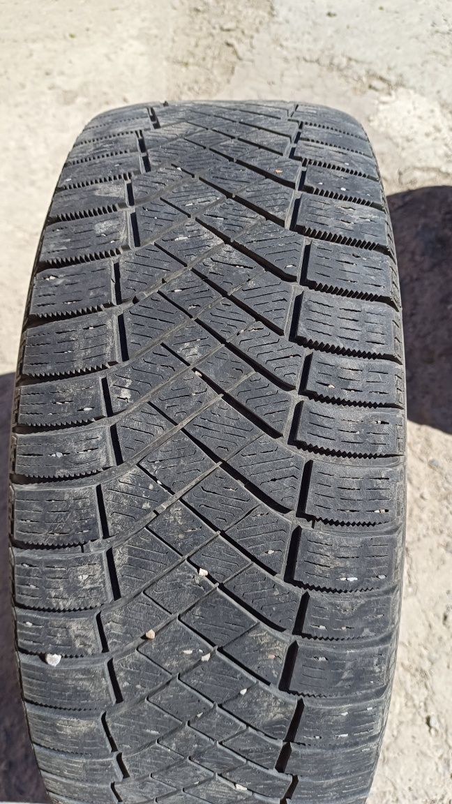 продам шины 215/55R17