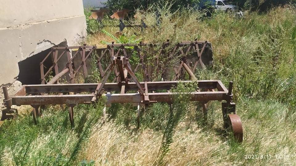 сеялка , пръскачка, култиватор, гуми с джанти за трактор