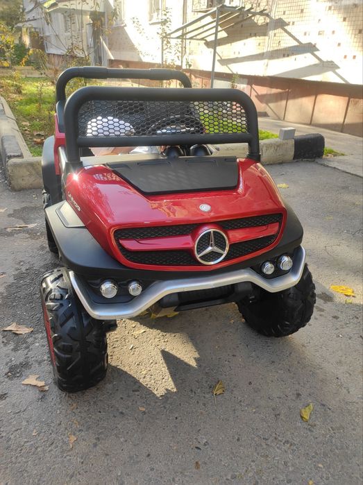 Mersedes-bens  (UNIMOG)