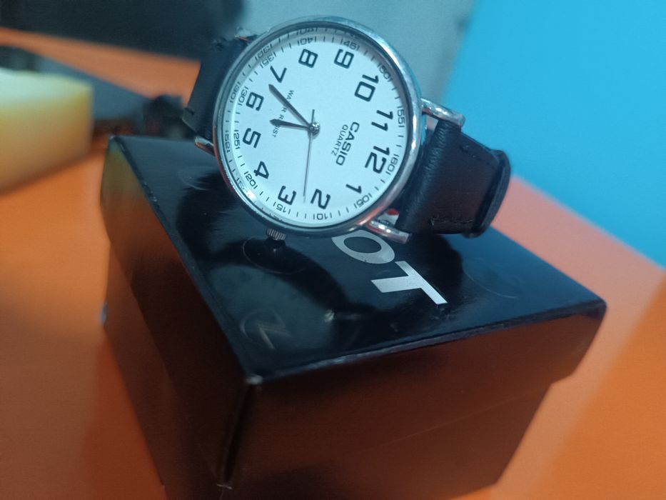 CASIO QUARTZ Soati  holati yangi karobkasi bor